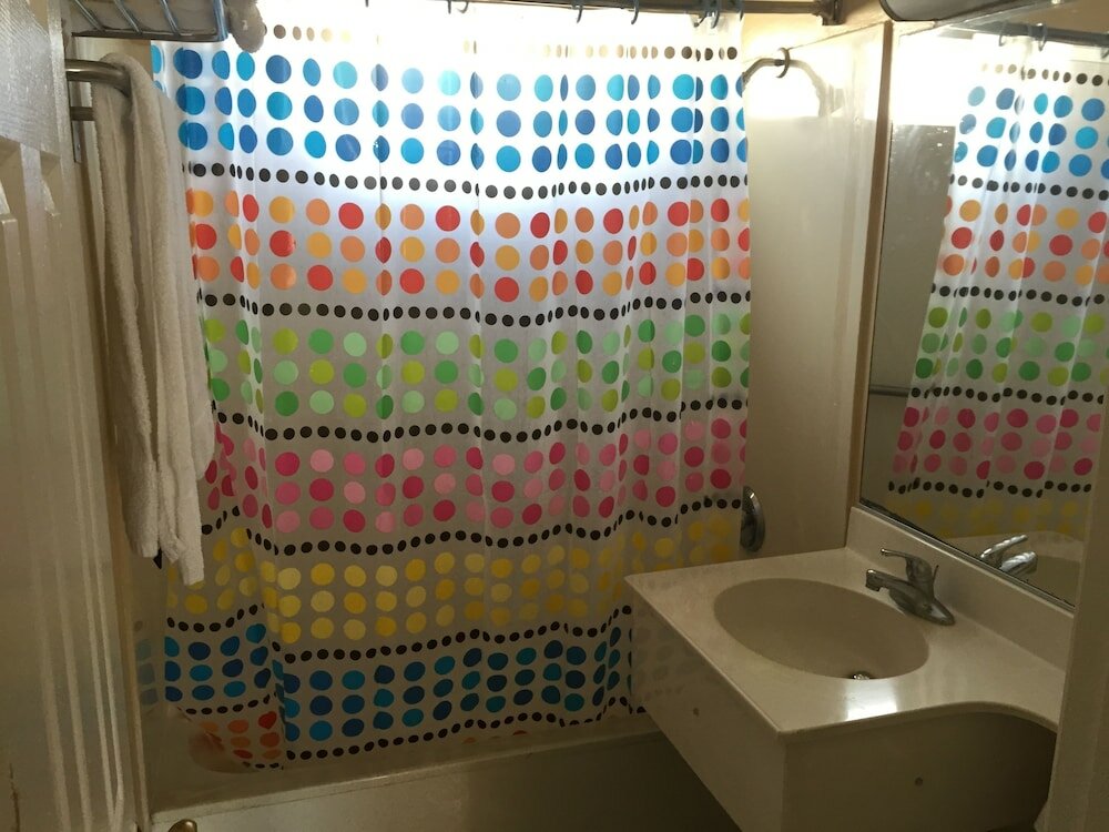 Фото Bevonshire Lodge Motel