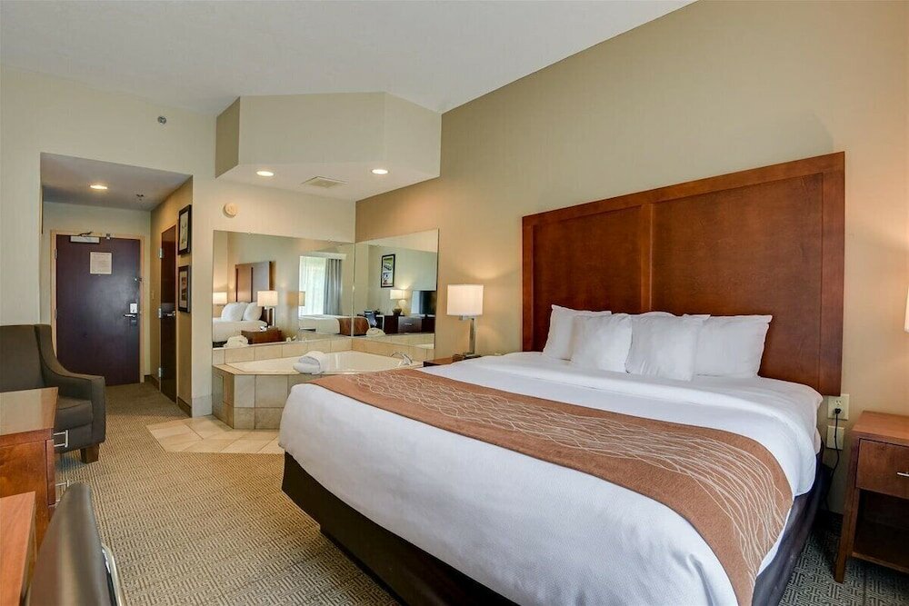 Фото Comfort Inn & Suites