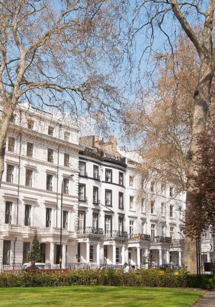 Фото Lancaster Court Hotel