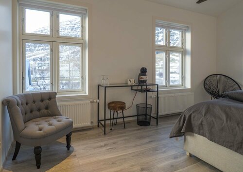 Гостиница Við Lónið guesthouse в Сейдисфьордюре