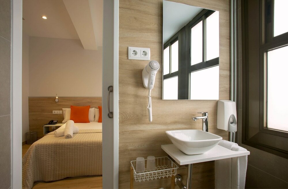 Фото Hostal Sans