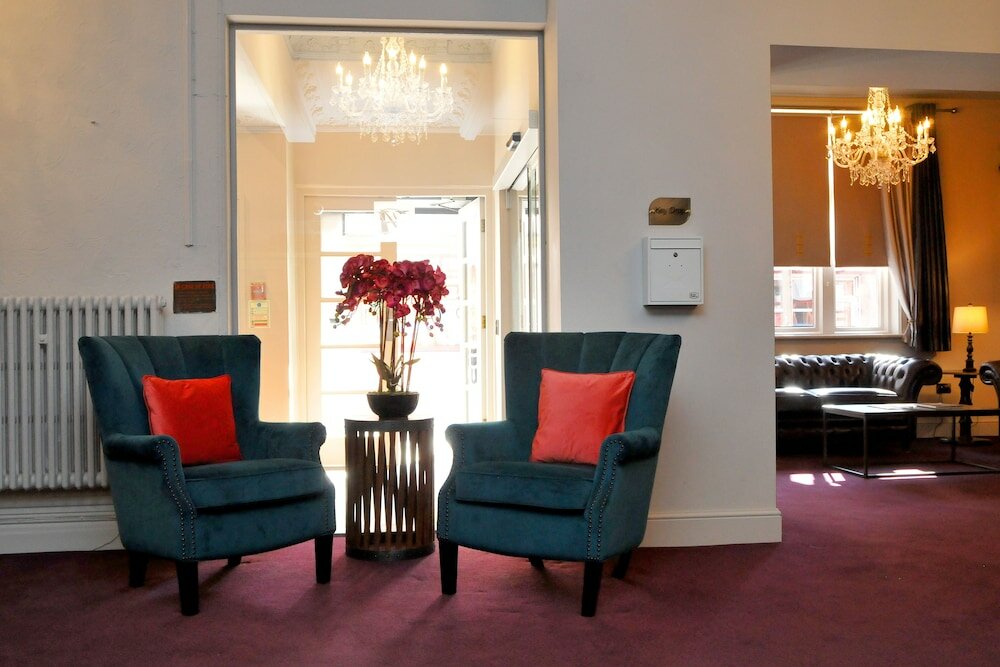 Фото The Royal Hotel Crewe