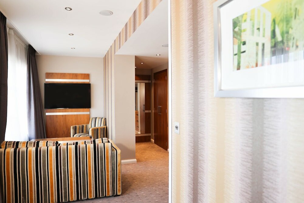 Фото DoubleTree by Hilton Milton Keynes