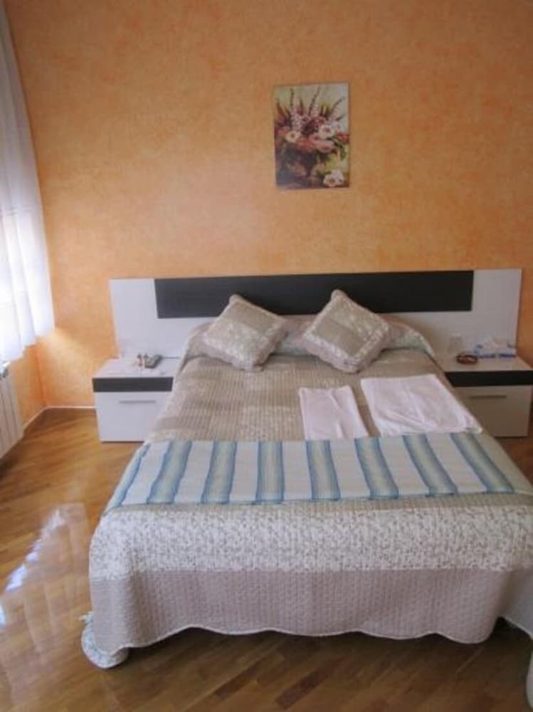 Фото Hostal Becares