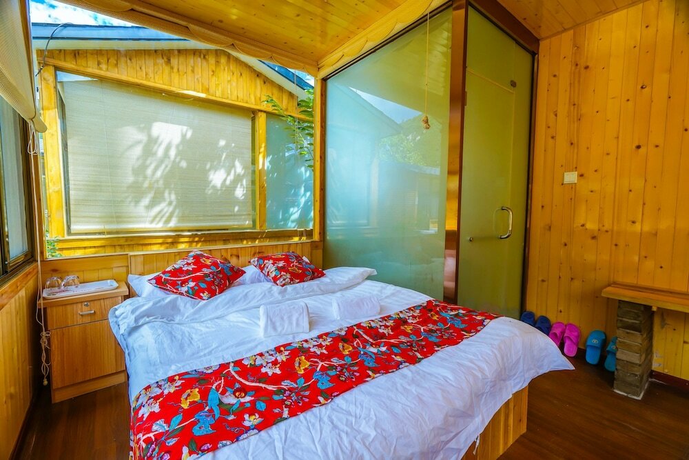 Фото Yijie Holiday Hotel Water GreatWall No. 2