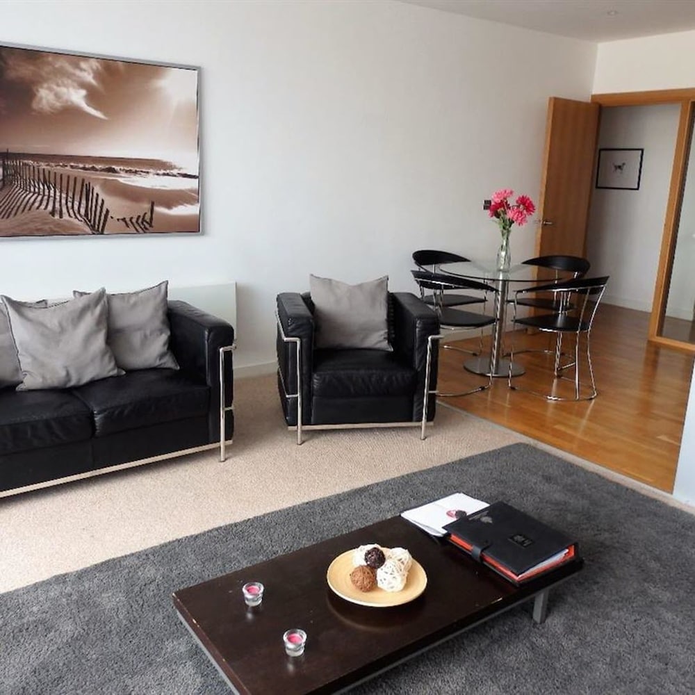 Фото Stylish Quayside Apartment