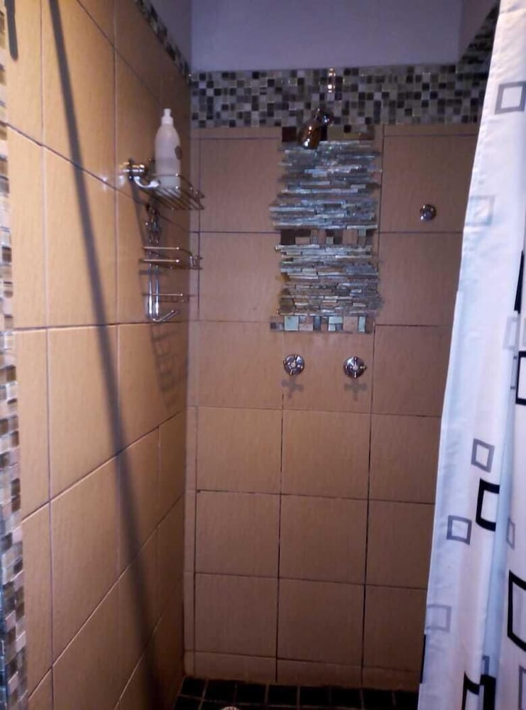 Фото Bread & Barrel Bellville Guesthouse