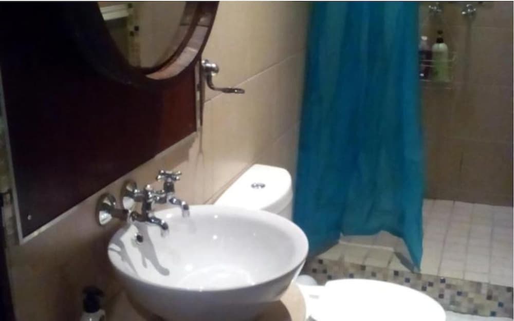 Фото Bread & Barrel Bellville Guesthouse