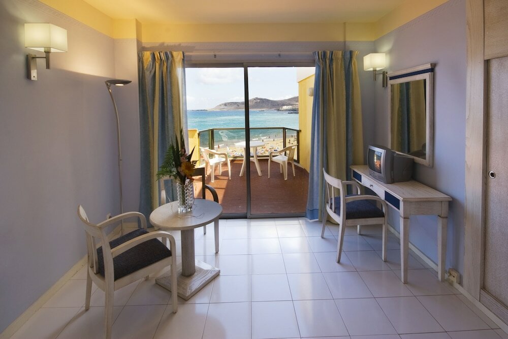 Фото Apartamentos Colón Playa