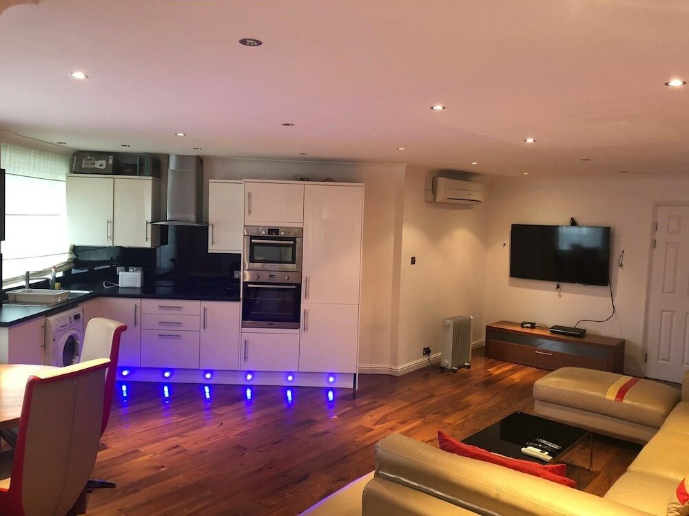 Фото The New London Carlton Hotel & Service Apartments