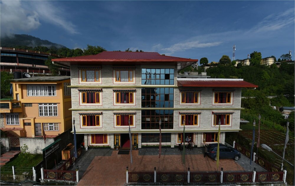 Фото отеля 2