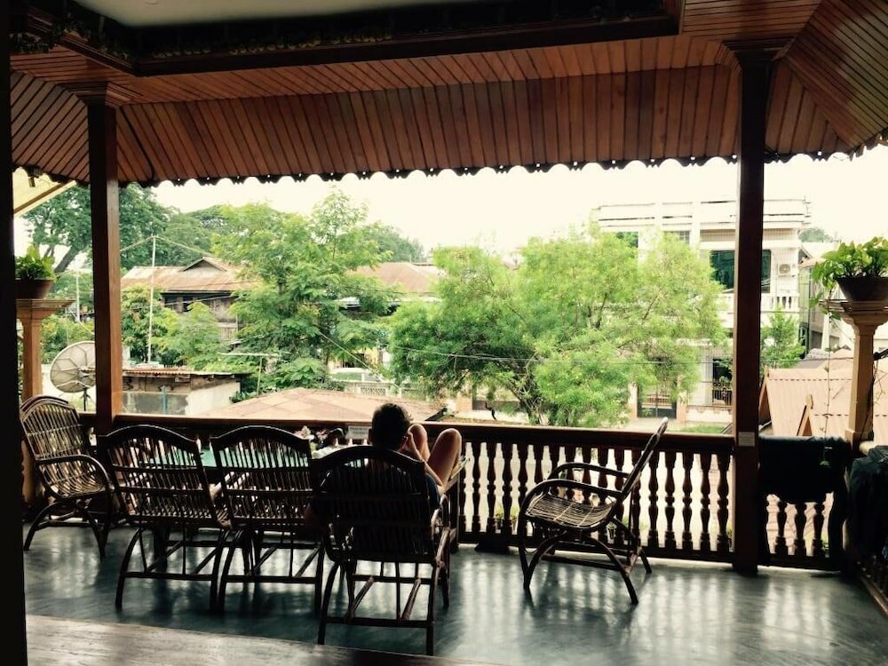 Фото Mr. Charles Guest House - Hostel