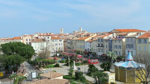 Гостиница Hotel Le Relais Du Postillon в Жюане-ле-Пен