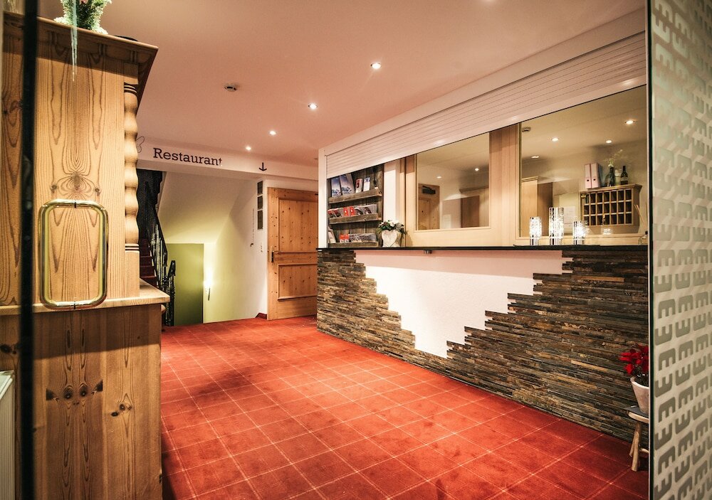 Фото Arlen Lodge Hotel