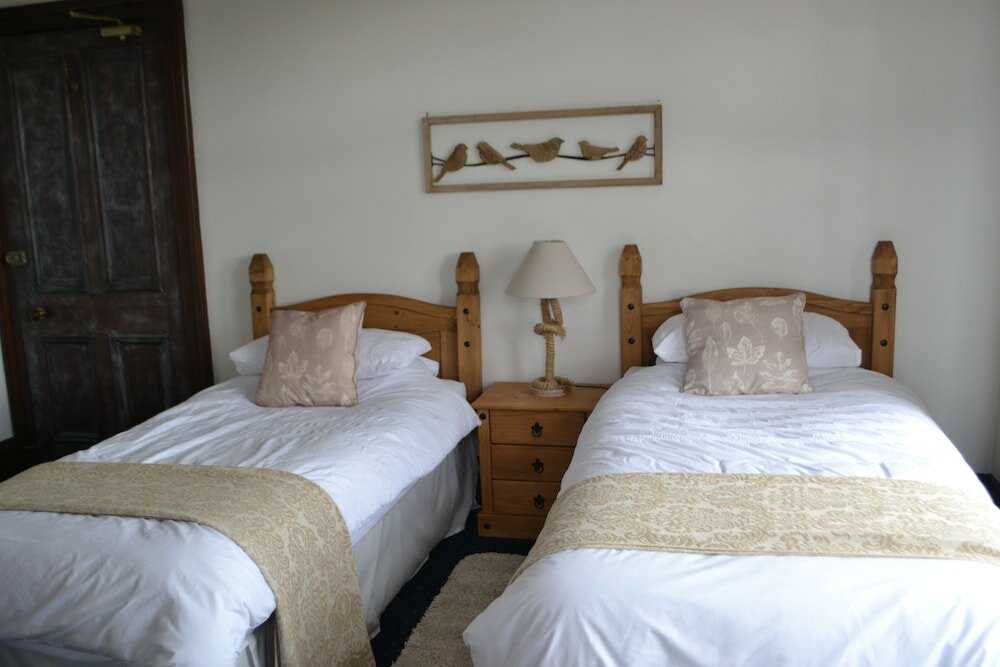 Фото Redhall Arms Hotel