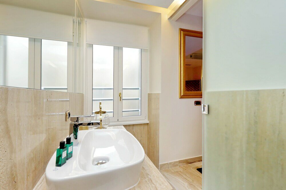 Фото Trevi Diamond Luxury Suite & Jacuzzi