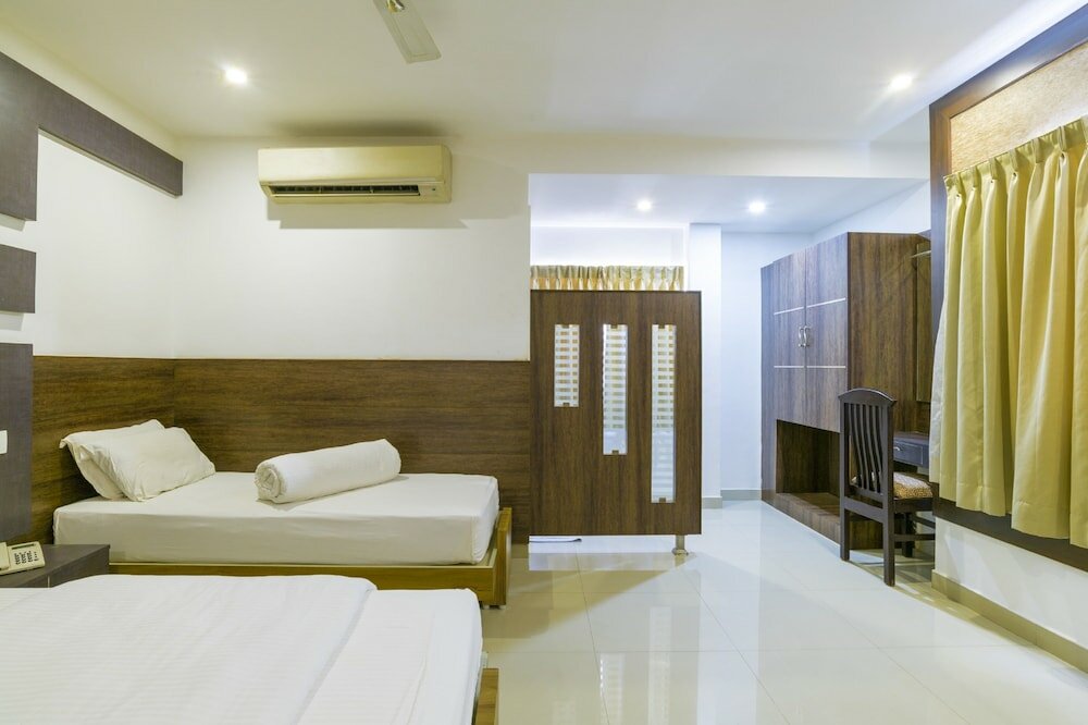 Фото Crescent Inn Navallur