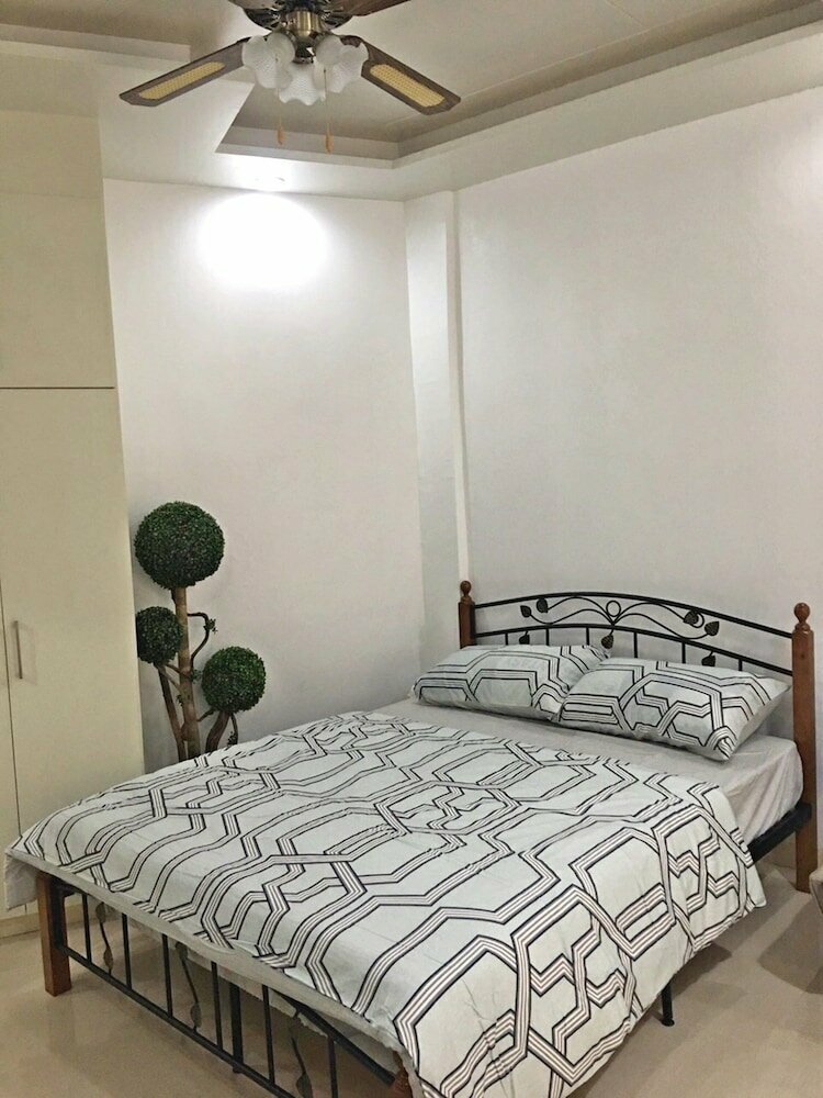 Hotel Yo' Boss, Earth, photo