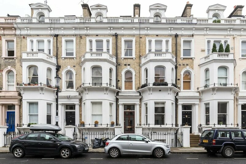 Гостиница A Place Like Home - 2 Bedroom Apartment in Chelsea в Лондоне
