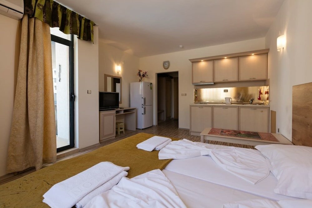 Фото Studio for Family with Kitchenette and Pool view