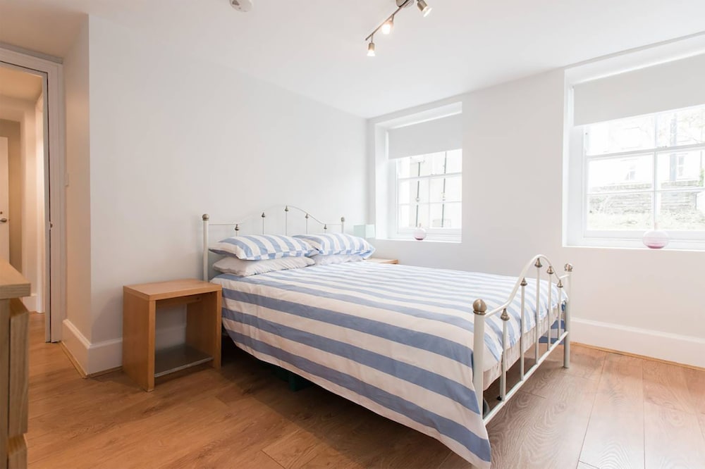 Фото The New Kent Road Apartments