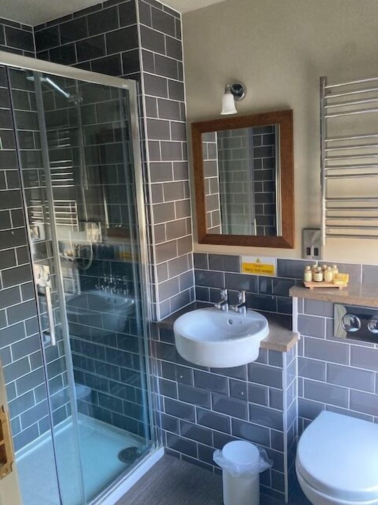 Фото Crown and Anchor