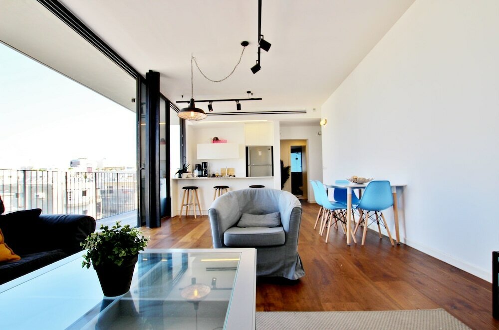 Фото 2 Bedroom Apartment with Hot Tub Facing Bograshov Beach