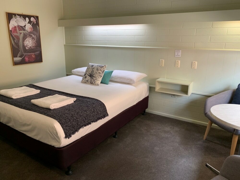 Фото Finley Country Club Hotel Motel