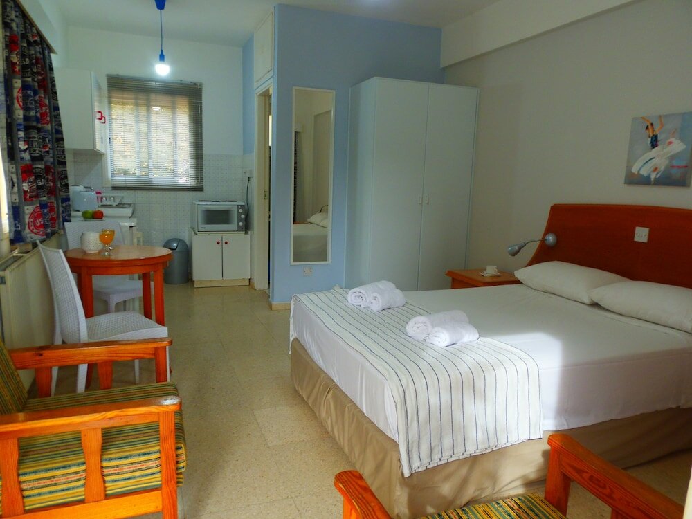 Фото Light & Blue Gardens Apartments