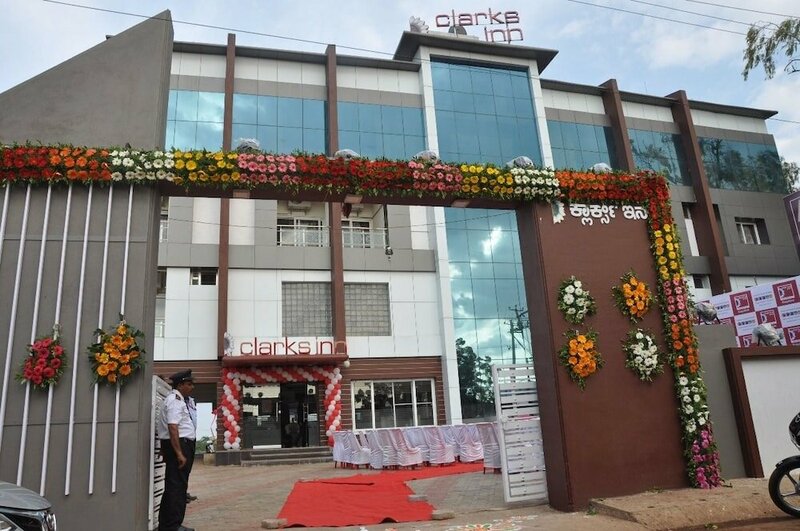 Гостиница Clarks Inn Bagalkot