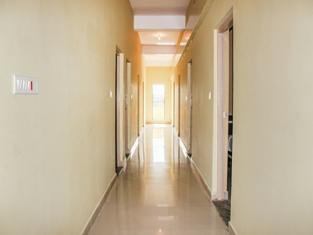 Фото Oyo 12840 Sri Guru Residency