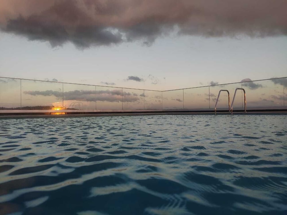 Фото Hotel Hilltop International