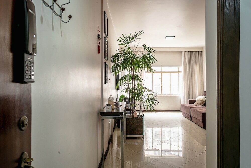 Фото Ape tamanho família com garagem