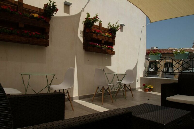 Гостиница Luxory Double Room With Balcony в Палермо
