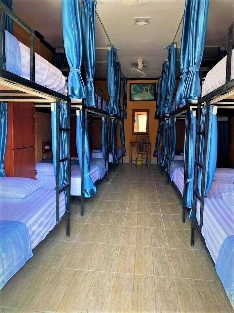 Фото Champion Hotel & Pub