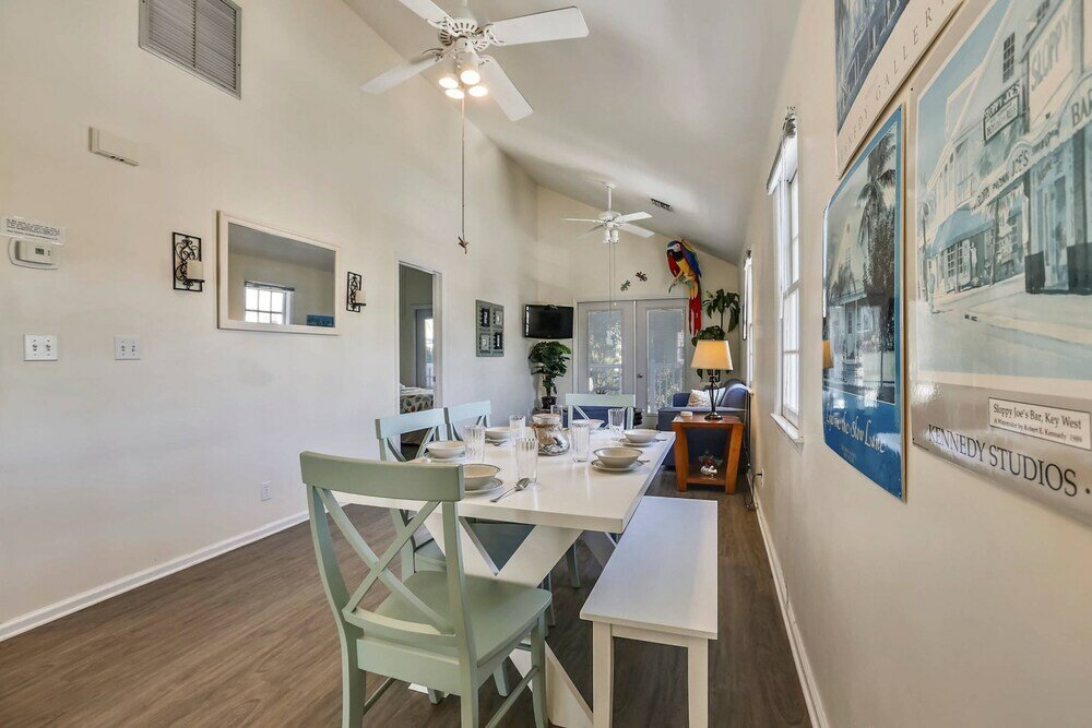 Фото Linger Longer by Avantstay Key West Walkable Gated Community, Shared Pool Week Long Stays Only