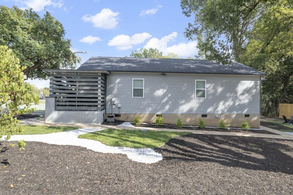 Фото Charlotte Spacious Home