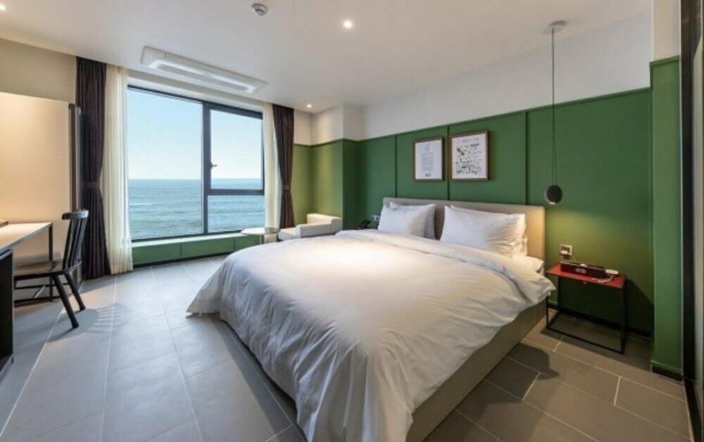 Фото Jeongja Beach Brown Dot