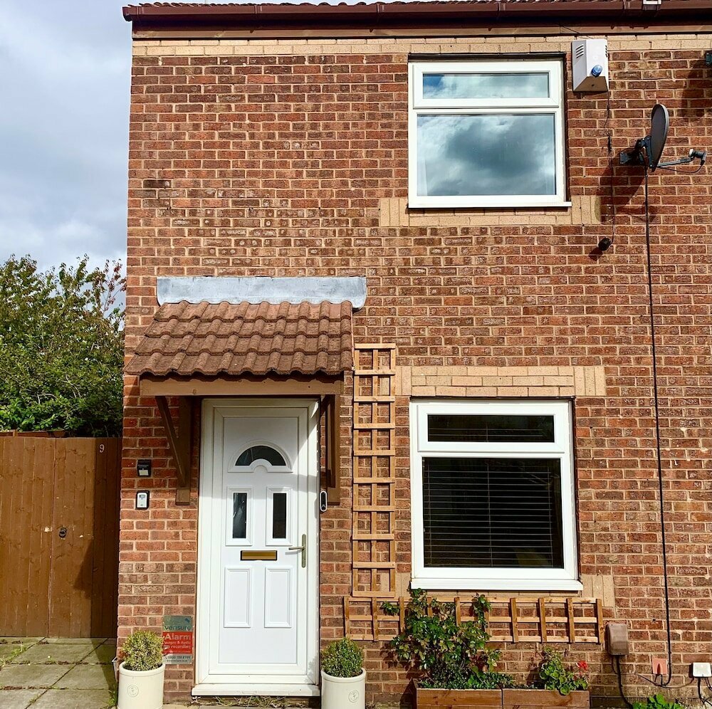 Hotel Lovely 2-bed House in Bramley With Field View, Leeds, photo