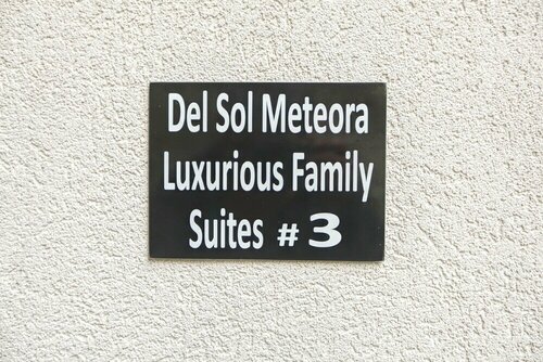 Гостиница Del Sol Meteora Luxurious Family Suites3 в Каламбаке