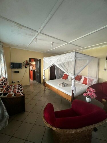Гостиница Nice and Cosy Studio En-suite, Kitchenette, Kenya