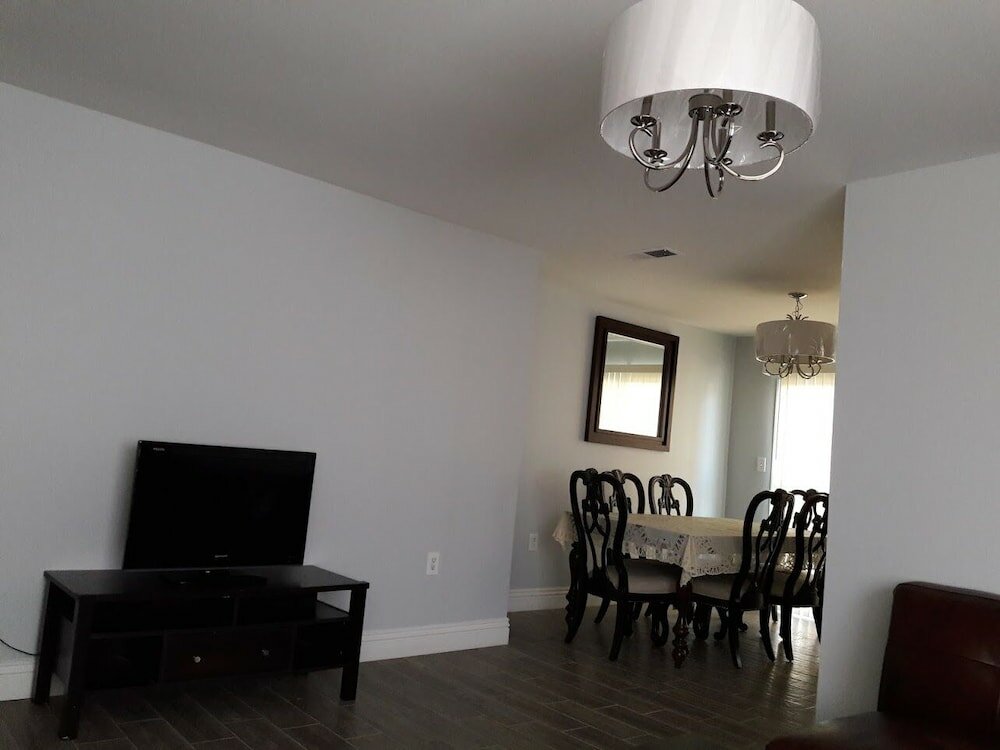 Фото Coalinga Embassy