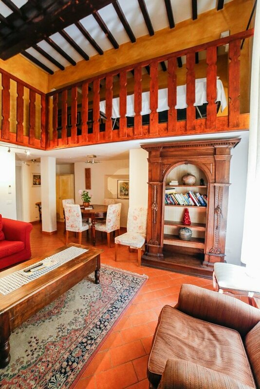 Апартаменты Traditional apt Close to The Duomo - private yard! во Флоренции