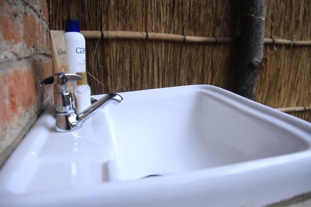 Фото It's a Small World Backpackers Lodge - Hostel