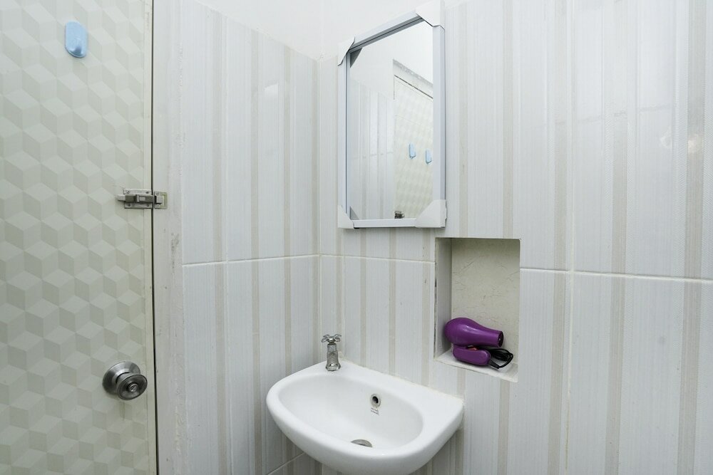 Фото Oyo 1985 F7 Residence