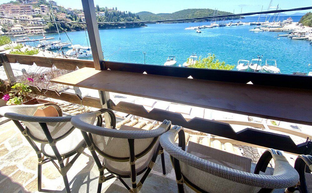 Фото Sybota Seaside Retreat - Chique Marina Loft