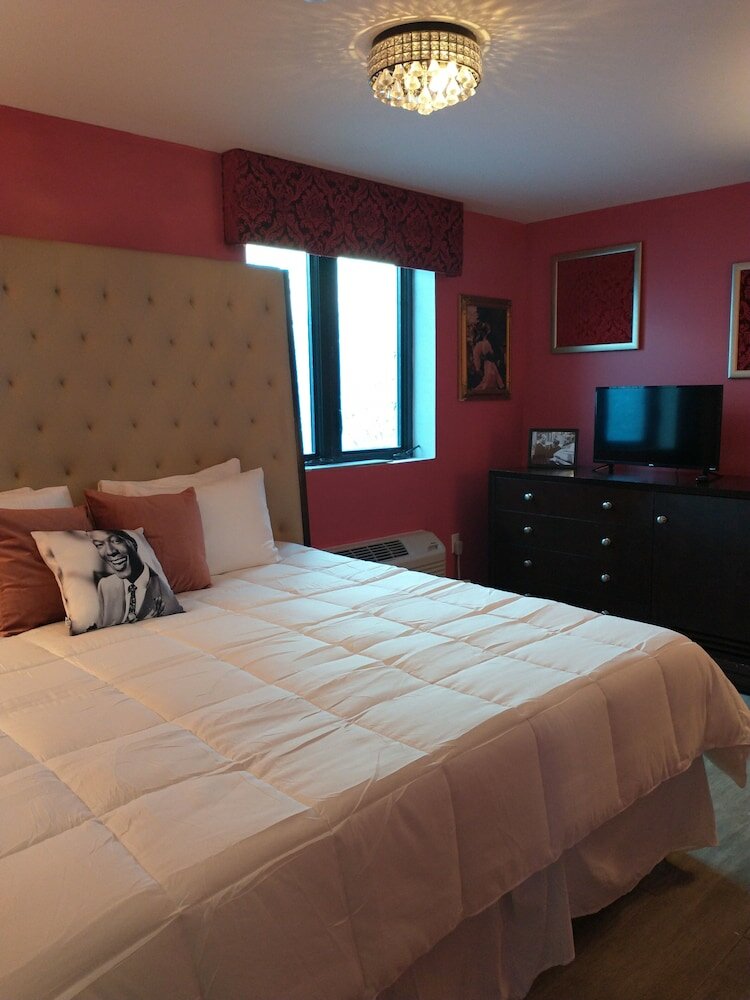 Фото Dunns Josephine Hotel