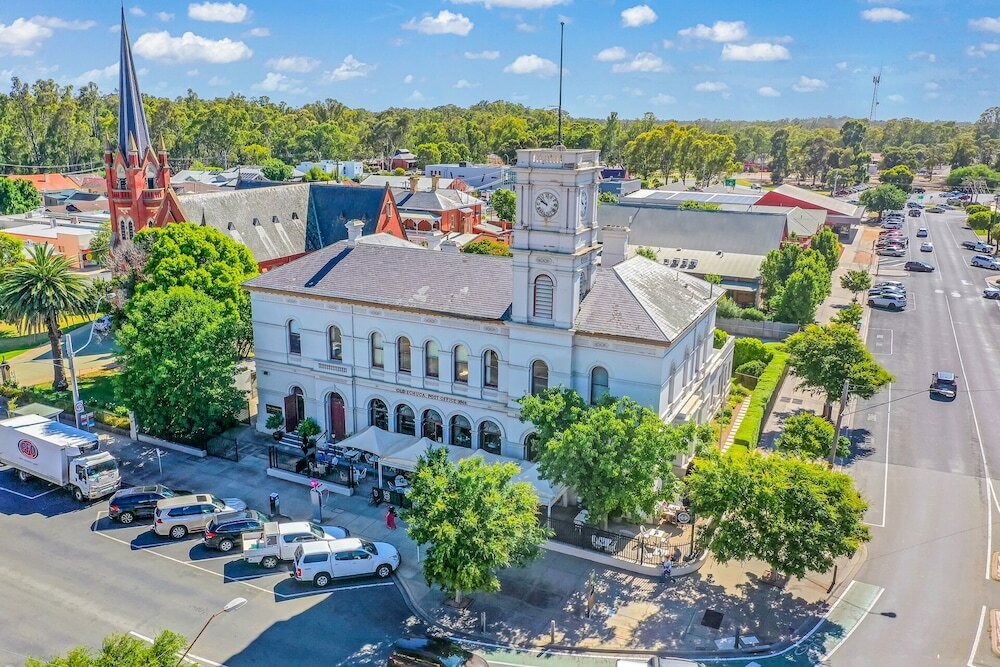 Фото Clocktower Suites