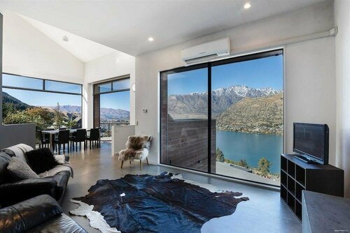 Гостиница Modern Alpine Living with Spectacular View в Куинстауне