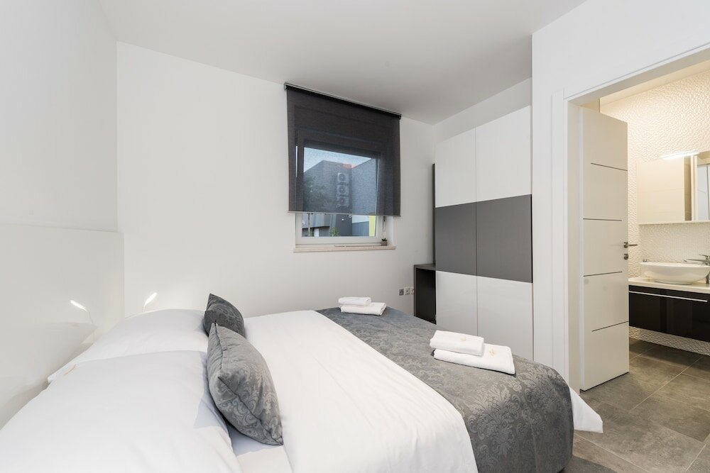 Фото Villa Magnifica Apartments with pool